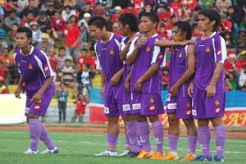 Pemain meradang, Persik cari utangan