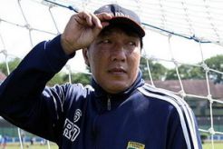 Robby diminta tinggalkan Persib?