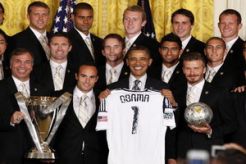 Obama dihadiahi Beckham celana dalam