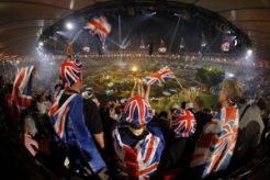 Bond, Beckham, Bean hebohkan Olimpiade London