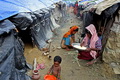Bangladesh larang LSM bantu Rohingya