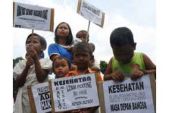 Tragis, pasien miskin melahirkan di halaman RS