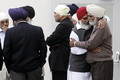 Keluarga korban berdoa di Kuil Sikh