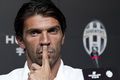 Buffon belum mau pensiun