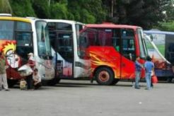 Sopir bus ugal-ugalan, laporkan ke polisi!