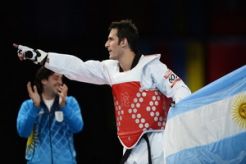 Tendangan mematikan untuk emas pertama Argentina