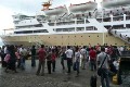 Kapal telat, ratusan penumpang terlantar