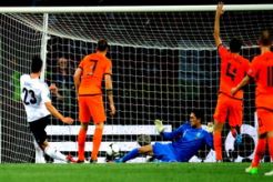 Belanda makin terpuruk