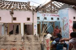 Rumah terpidana pembunuhan dirusak warga