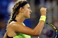 Azarenka butuh 65 menit ke babak ketiga