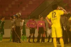Jadwal 6 besar sepak bola kacau balau