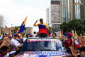 Pesaing Chavez gelar pawai terbesar