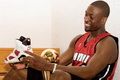 Wade tidak pakai sepatu Jordan lagi