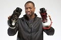 Tinggalkan produk Amerika, Wade pakai sepatu China