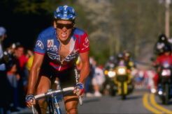 USADA tuntut Armstrong seumur hidup