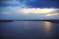 Listrik padam, warga ancam boikot sungai Barito