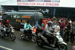 Gegana ledakkan 2 tas diduga bom di Depok