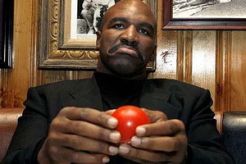 Holyfield batal pensiun di Ultah ke-50