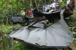 Minibus masuk jurang, supir dan penumpang hilang
