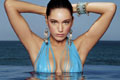Demi Khan, Kelly Brook berikan segalanya