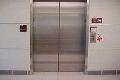 Lift macet, 15 orang terjebak