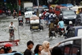 Kebanjiran, warga jebol tembok pembangunan pergudangan