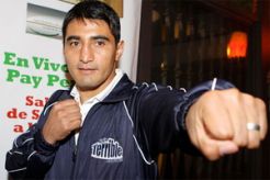 Setelah di-KO Garcia, Erik Morales pensiun