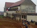 Tuntut ganti rugi, SMPN 8 disegel