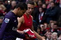 Minta jersey RvP, Santos dikecam