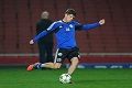 Tepis rumor ke Liverpool, Huntelaar fokus bekuk Arsenal