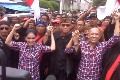 Rieke pakai baju kotak-kotak atas saran Jokowi
