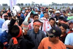 Bupati korupsi diaktikan, lembaga adat demo