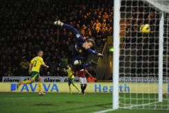 Gol tunggal Pilkington buat United turun tahta