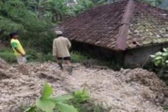 Longsor, jalur Soreang-Ciwidey mulai dibuka