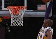 Bryant cetak rekor, Lakers menang