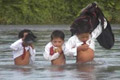 Rakit tak efektif, siswa tetap seberangi sungai