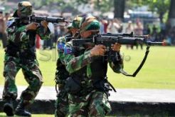 Prajurit AU latihan tembak
