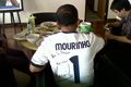 Ngaku fans Liverpool, Dahlan kenakan kostum Madrid