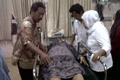 APV seruduk bus, 3 tewas