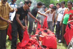 Kecewa, kader PDIP ramai-ramai bakar seragam