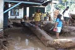 Pasca banjir, ratusan rumah berlumpur