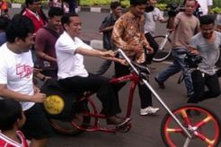 2013, Jokowi naik sepeda & bus kota ke kantor