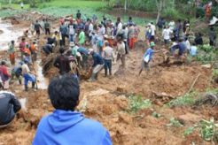 Longsor, 21 penambang emas hilang