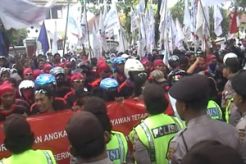 Buruh tuding Disnaker bersengkokol dengan pengusaha