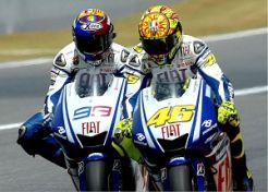 Rossi dan Lorenzo bikin panas garasi Yamaha