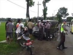 Minibus tabrak bus, 4 tewas 6 luka-luka