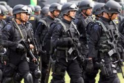 Ratusan polisi kejar pelaku penembakan Brimob