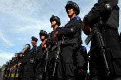 Tembak di tempat pengacau Natal