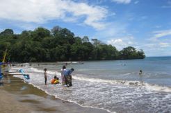 Pantai Pangandaran diprediksi dipenuhi 25 ribu wisatawan