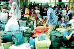 Ribuan penumpang menumpuk di Terminal Purabaya